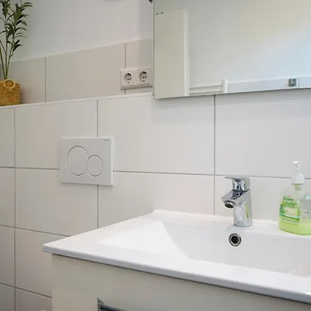 Apartamento Schoenes Mit Garten- Loggia- Parkplatz- Waschmaschine *