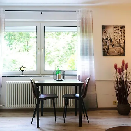 Schoenes Mit Garten- Loggia- Parkplatz- Waschmaschine *