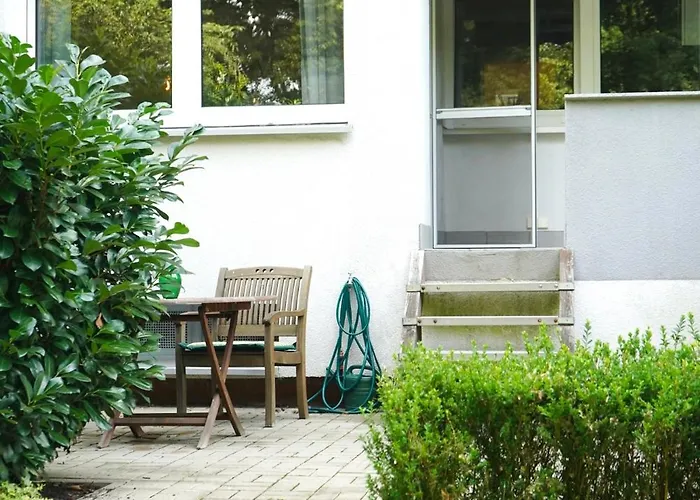 Schoenes Mit Garten- Loggia- Parkplatz- Waschmaschine Appartement *