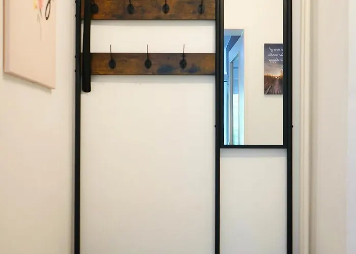 Schoenes Mit Garten- Loggia- Parkplatz- Waschmaschine Appartement *